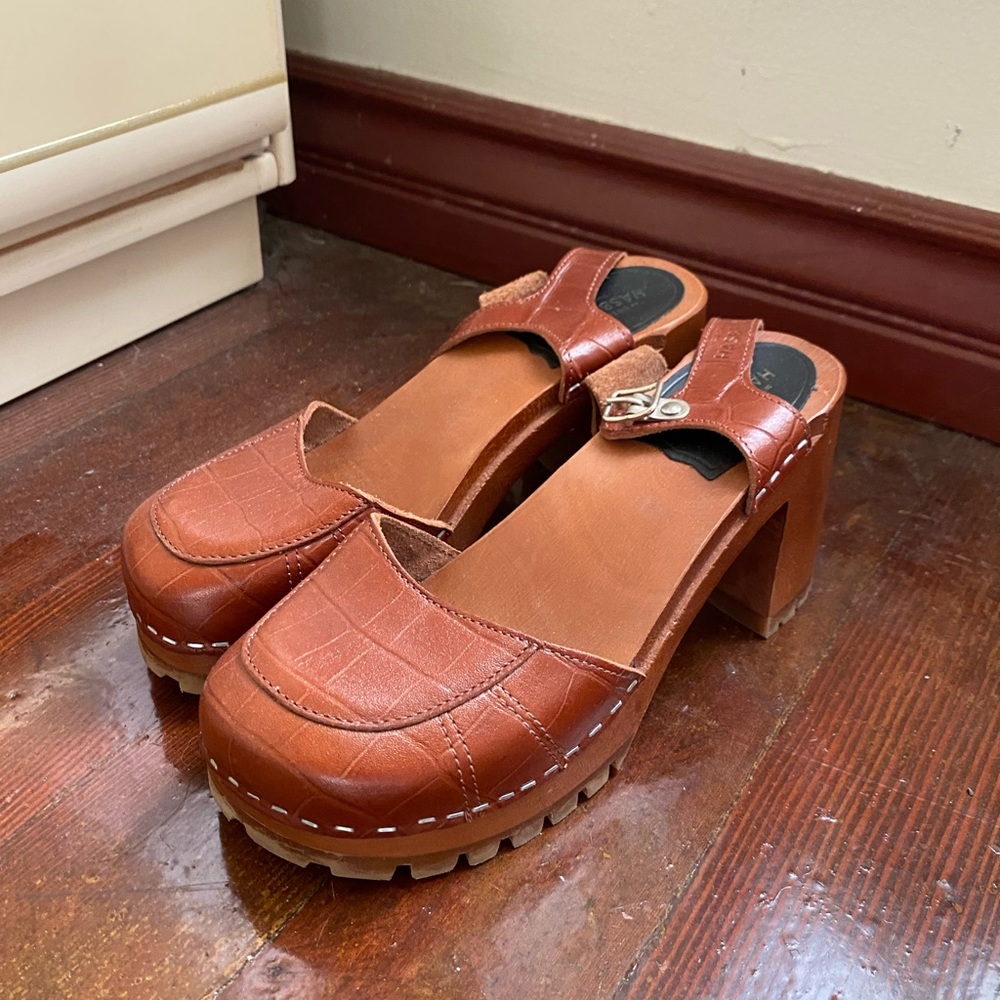 Swedish Hasbeens brown mary jane heels
